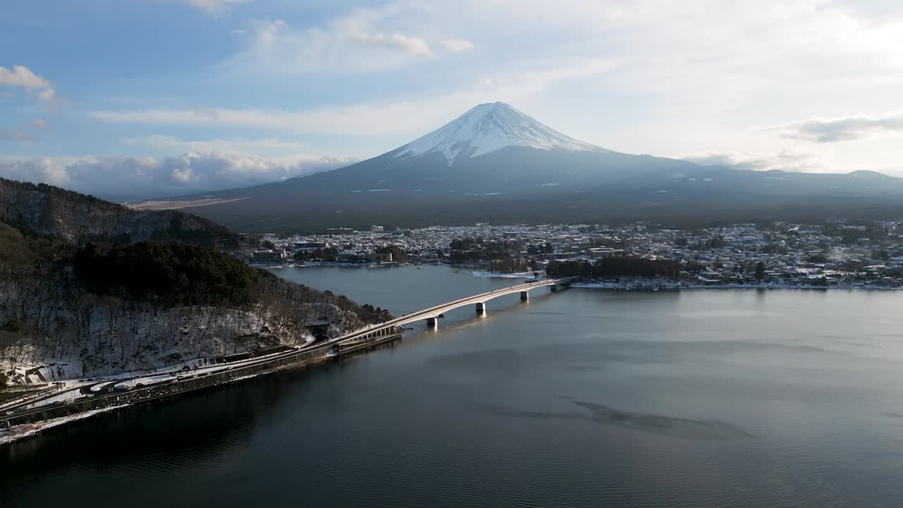 increíble paisaje en el monte fuji en japón - vista de avión no tripulado