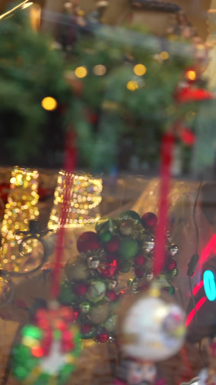 exhibición borrosa de la ventana de navidad