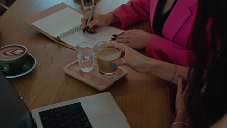 reunión de negocios en un café