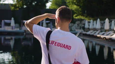 Lifeguard-looking-around-the-swimming-pool