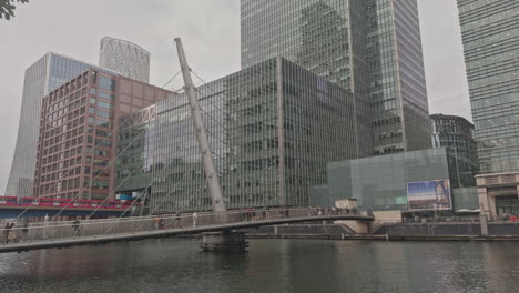 런던 도크랜드에 있는 캐너리 워프 (canary wharf) 의 스카이 라인