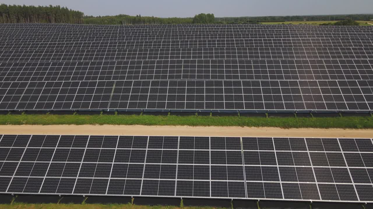 солнечные батареи на лугу-8