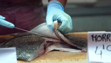 fishmonger filleting fish 01