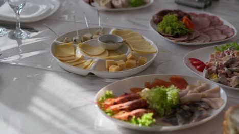 Ensaladas-Gourmet-Con-Juegos-De-Carne-Y-Queso