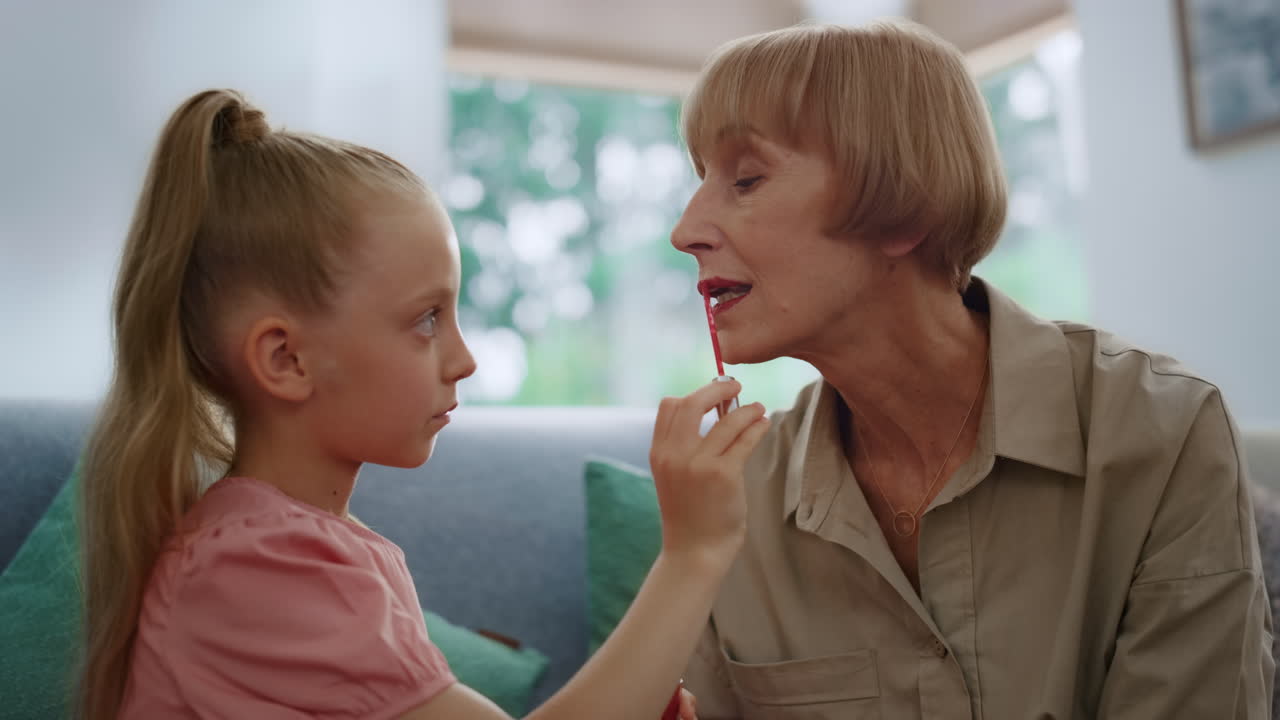 가족 들 이 함께 즐거운 시간 을 보내는 것