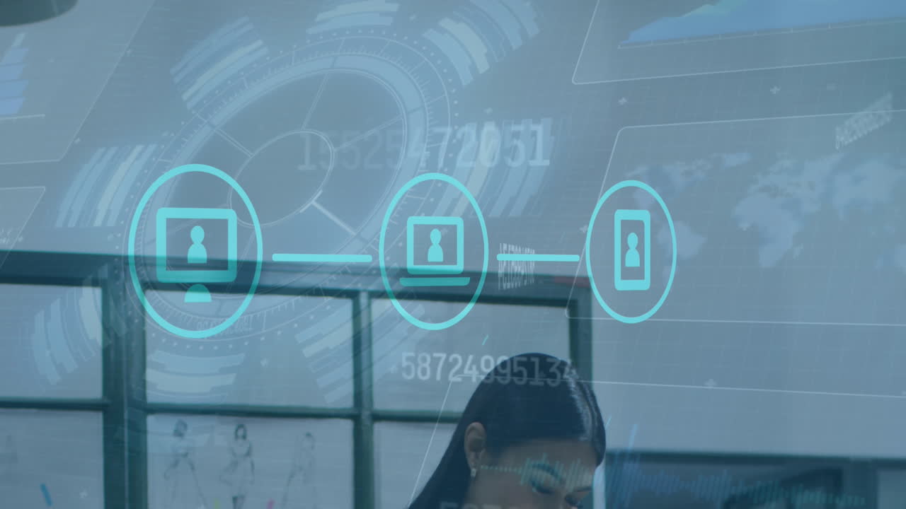 animación de iconos y procesamiento de datos sobre diversas personas de negocios en la oficina