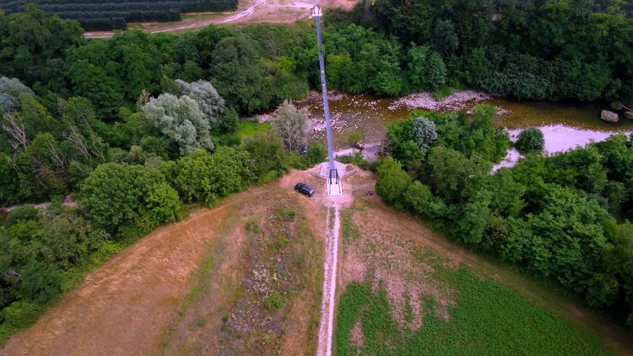 흐르는 강, 토리노, 이탈리아를 통해 아름다운 자연의 유명한 티베트 현수교