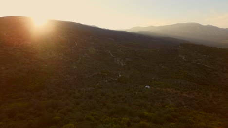 Antena:-Las-Montañas-De-La-Isla-Griega-Samos-Durante-La-Puesta-De-Sol