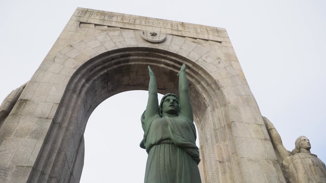 памятник героям восточной армии