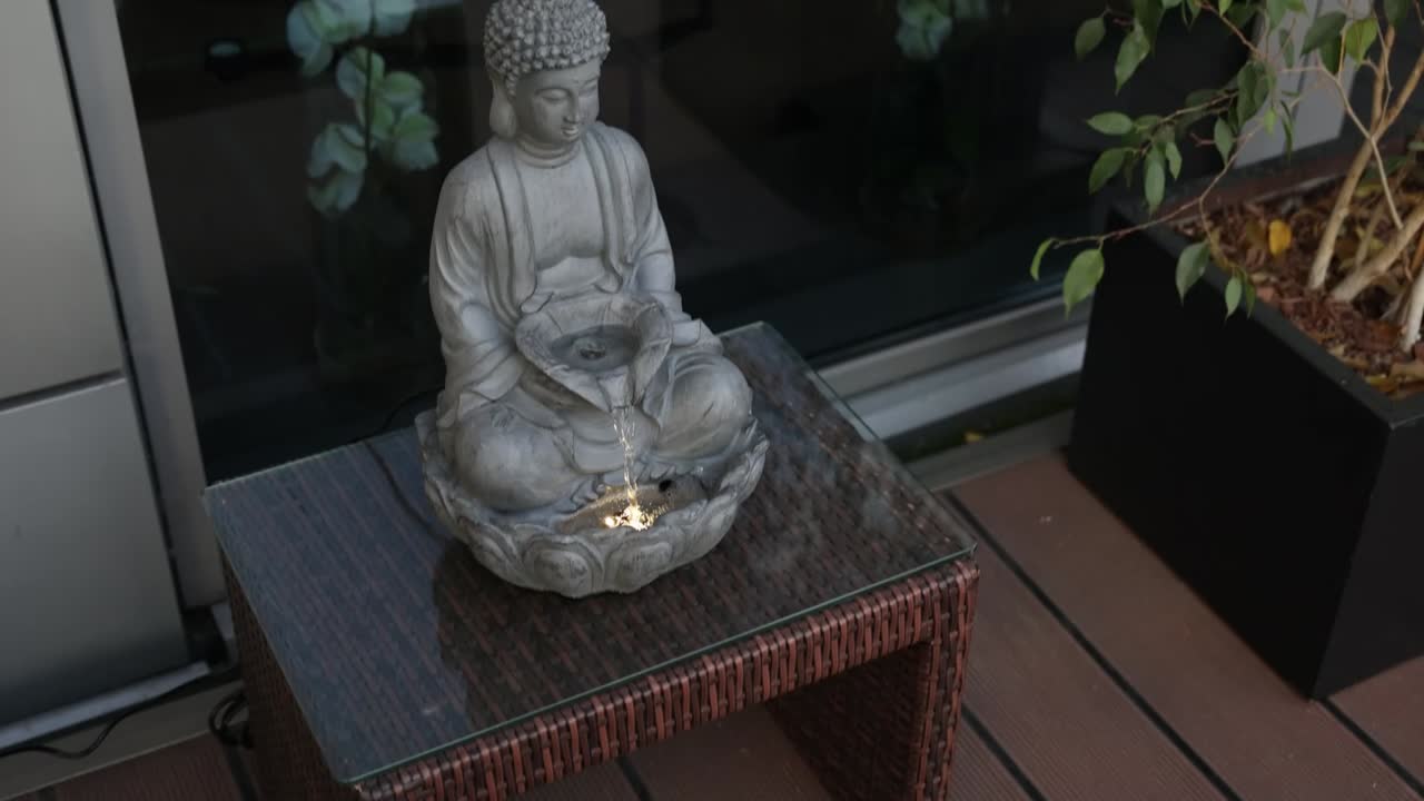 fuente de la estatua de buda