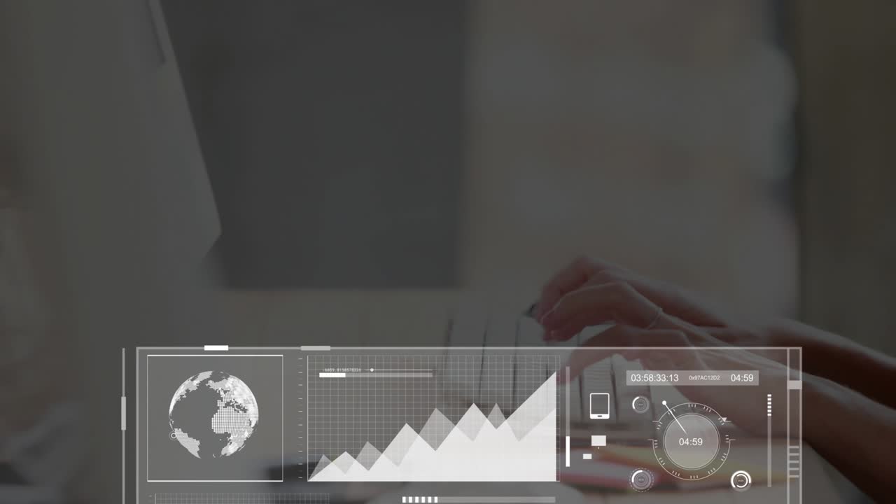 Hender som taster på tastaturet som starter HUD som sykler gjennom grafer, kloden, diagrammer, skiver og visualiserer analyser.