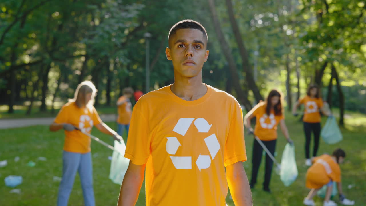 Volunteers cleaning up the park to promote no plastic