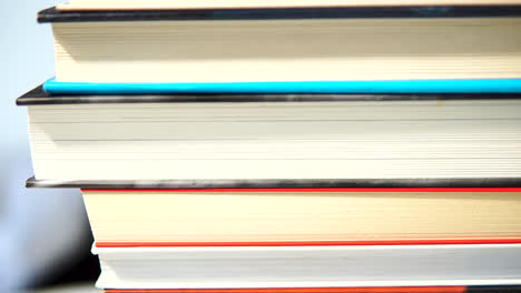 video de pila de libros, toma en movimiento