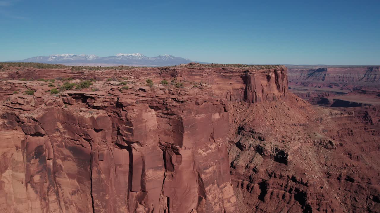 Drone in volo a Moab, Utah: riprese aeree della natura, attività ricreative e turismo (Servizio Parchi Nazionali)