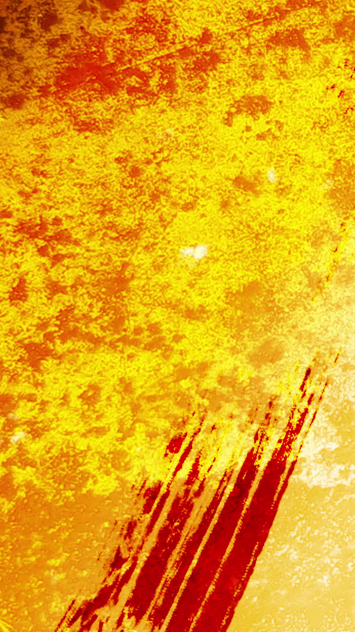 Fond abstrait dynamique grunge rouge-orange-jaune.