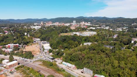 video de dron aéreo 4k de asheville, carolina del norte