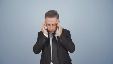 hombre de negocios con dolor de cabeza.