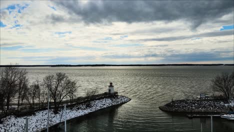 Heading-out-to-Kentucky-Lake-from-the-marina-at-Lighthouse-Landing-in-Grand-Rivers,-Kentucky