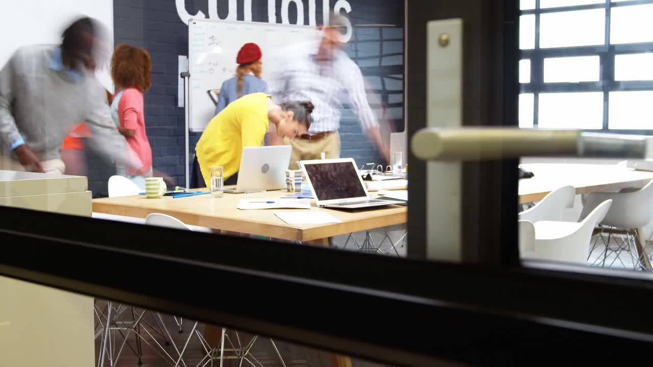 lapso de tiempo de los ejecutivos de negocios que trabajan