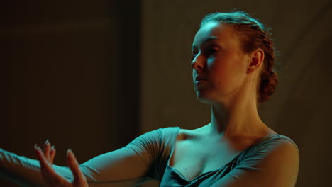 bailarín de ballet en el estudio