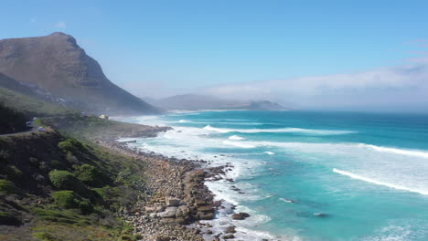 Increíble-Toma-Aérea-De-Viaje-Por-Carretera-Perfecta-En-La-Costa-Sudafricana