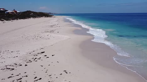 The-white-sands,-waves-and-blue-water-of-an-Australian-coastline