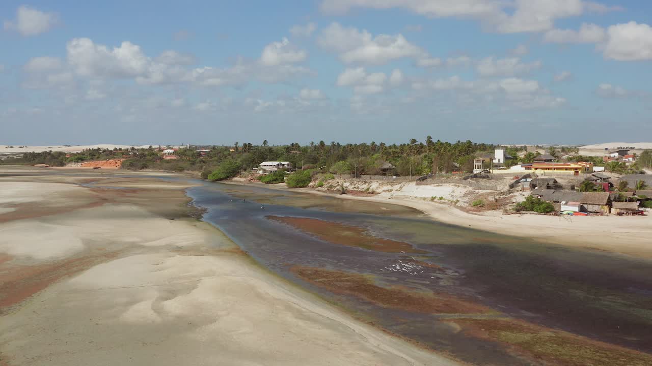 el pequeño pueblo en las dunas, tatajuba, brasil