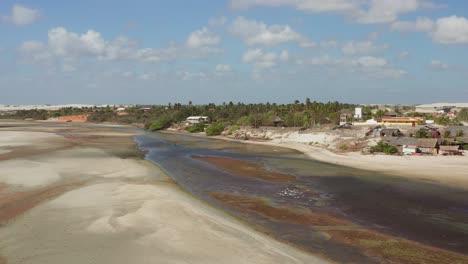 Die-Kleine-Stadt-In-Den-Dünen,-Tatajuba,-Brasilien