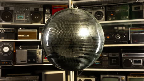 discoball y el muro de ghettoblaster