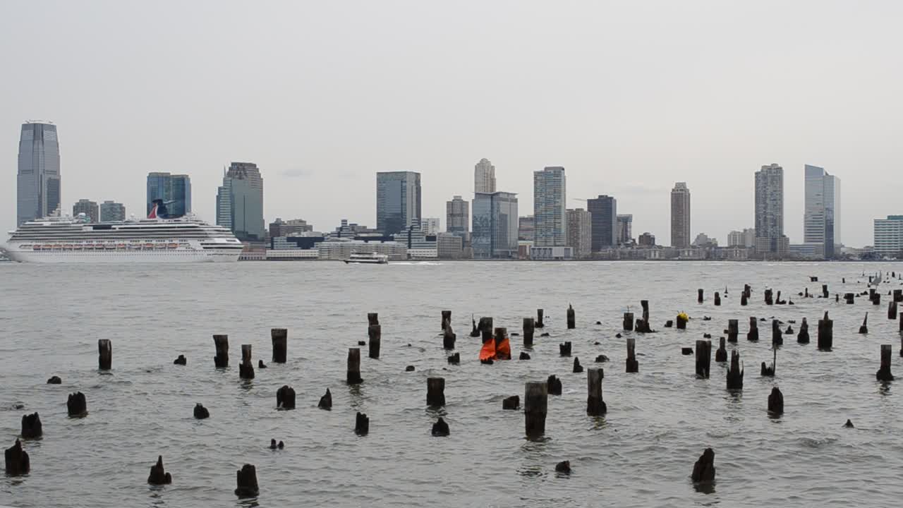 New York, Manhattan. Hudson Bay