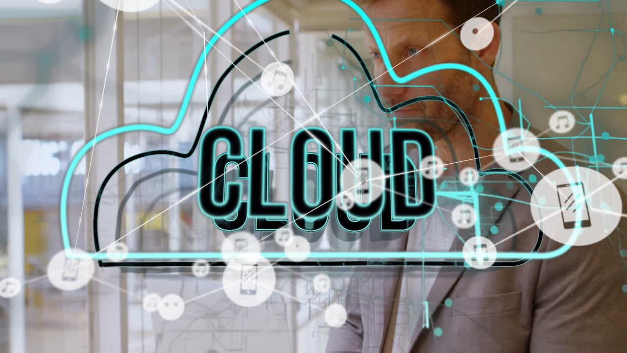 Uomo d'affari che usa lo smartphone con sovrapposizione animata di cloud computing e rete dati
