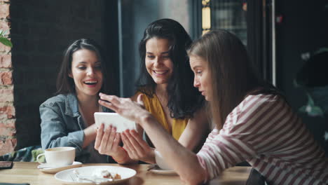 friends enjoying time together in cafe
