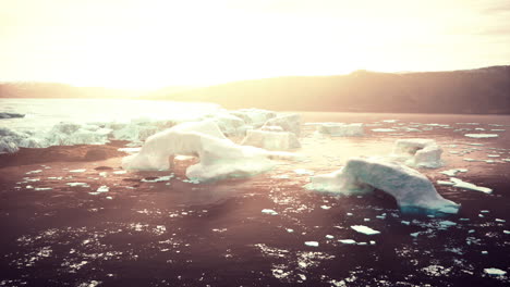 los icebergs en el Ártico