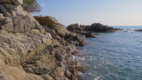 Rocly-Litoral-Hermoso-Paisaje-De-Playa-Exótica-En-España