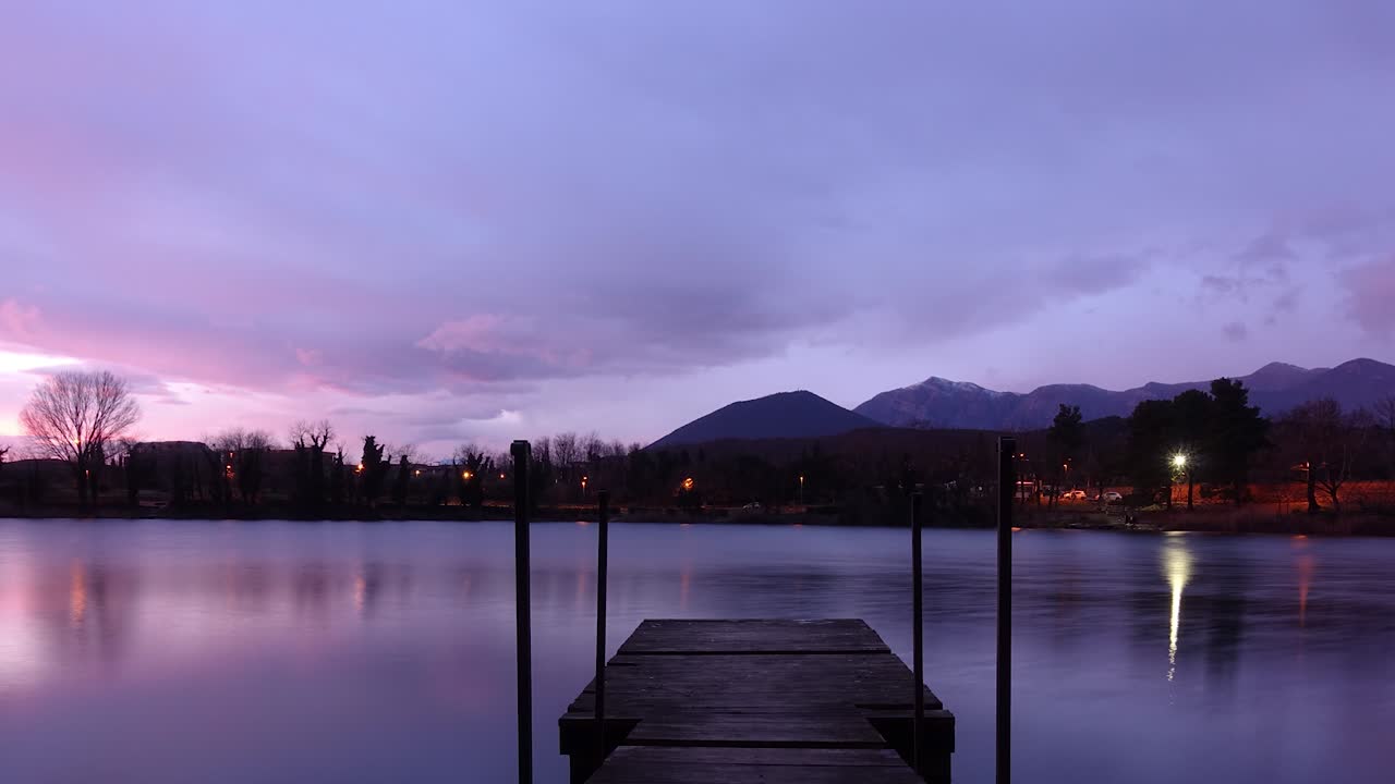 일몰 시 바람이 부는 날의 모션 시간 경과