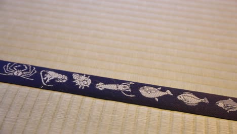 Tatami-Matte,-Nahaufnahme,-Traditioneller-Japanischer-Bodenbelag-Mit-Ozean-Design