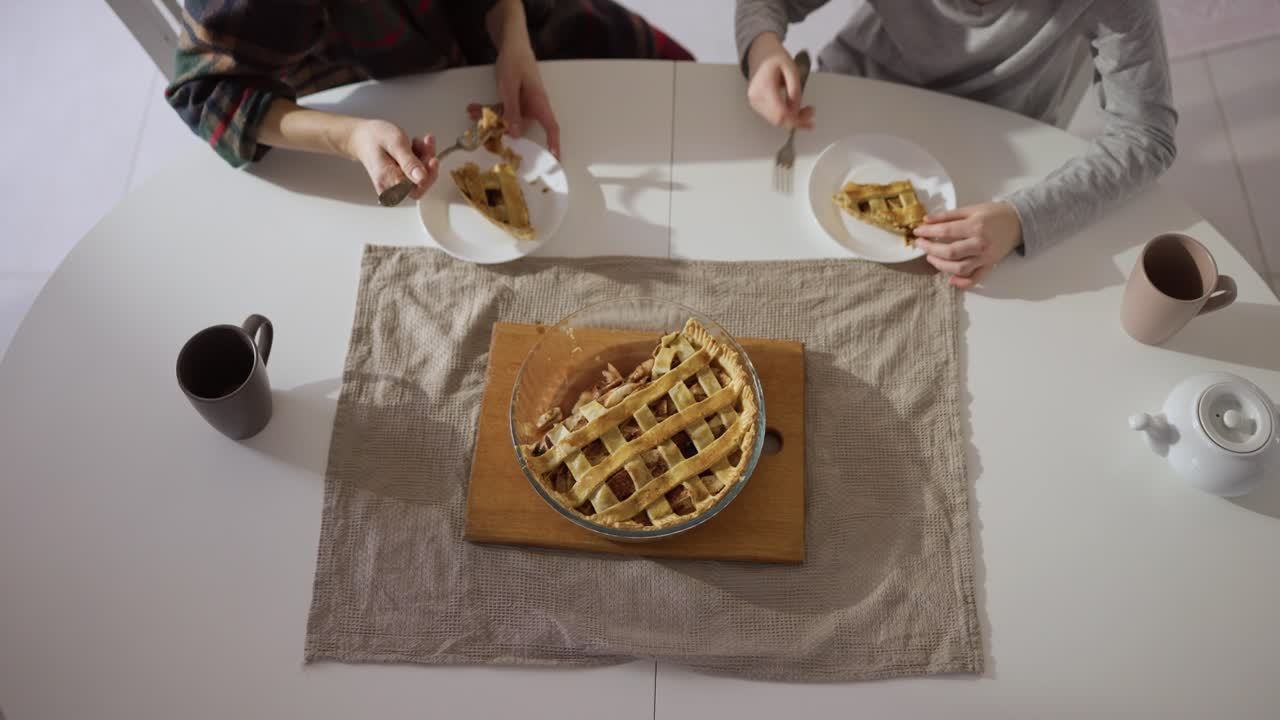 People eating apple pie at a table
