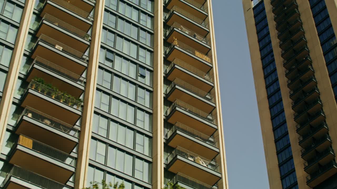 Facada de um edifício de apartamentos moderno