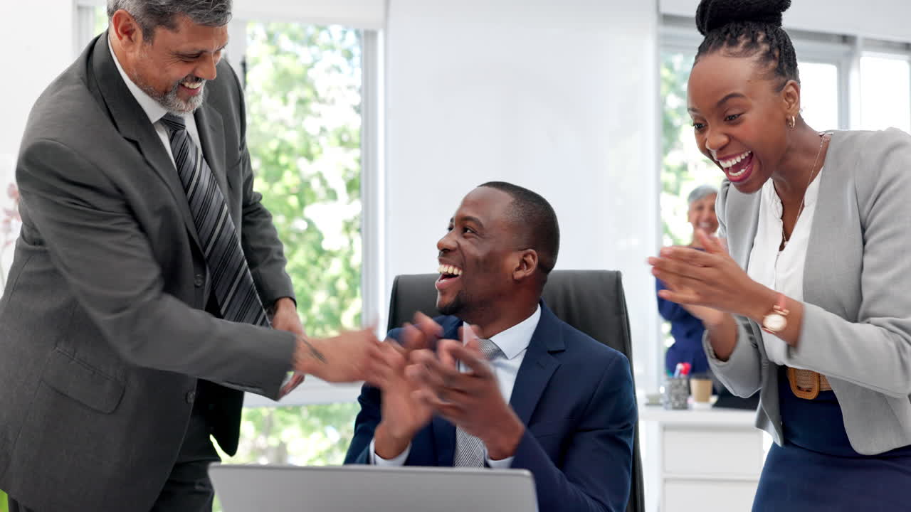 성공, 박수와 사업가들의 팀