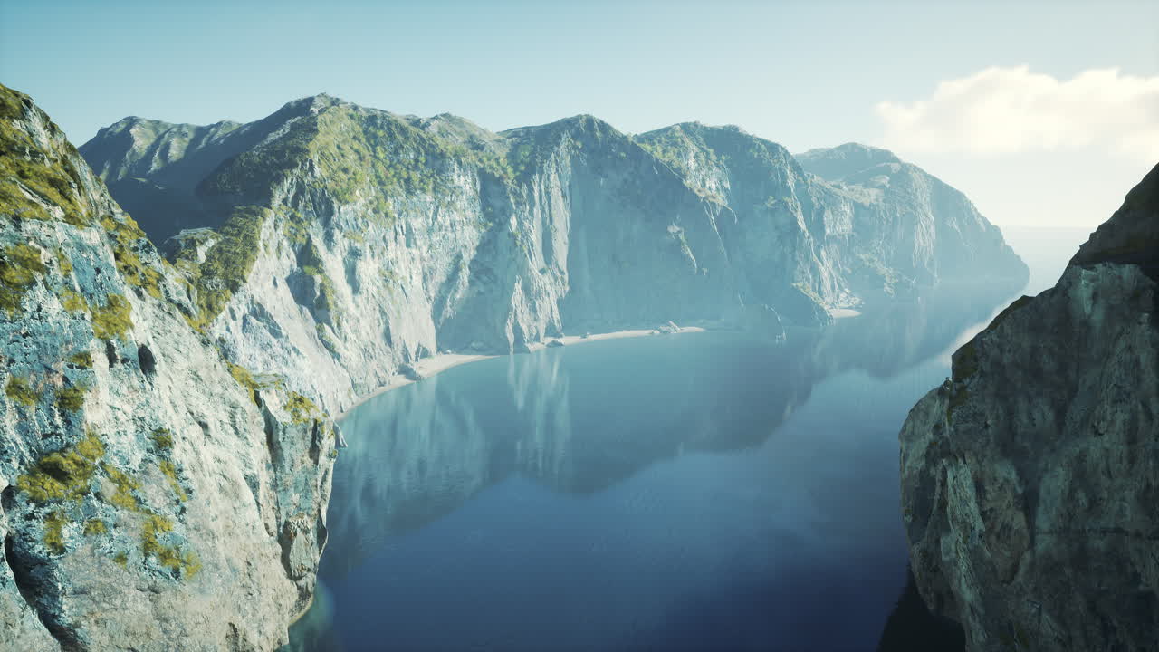 고립 된 해안 만 의 놀라운 공중 풍경