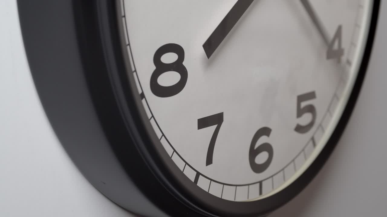 Clock Face from 6 to 8 hours oclock in time lapse
