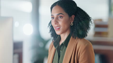 Girl-at-computer-in-office