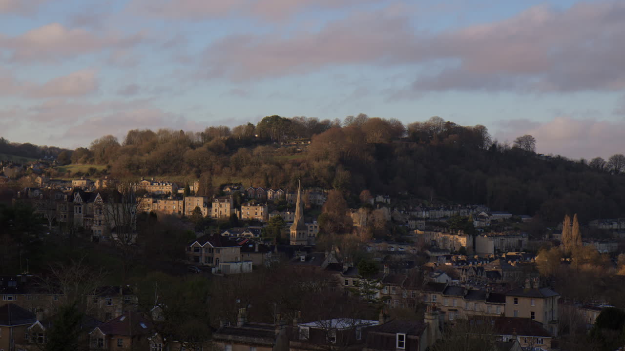 Città georgiana di Bath in Inghilterra al tramonto - Inquadratura ampia