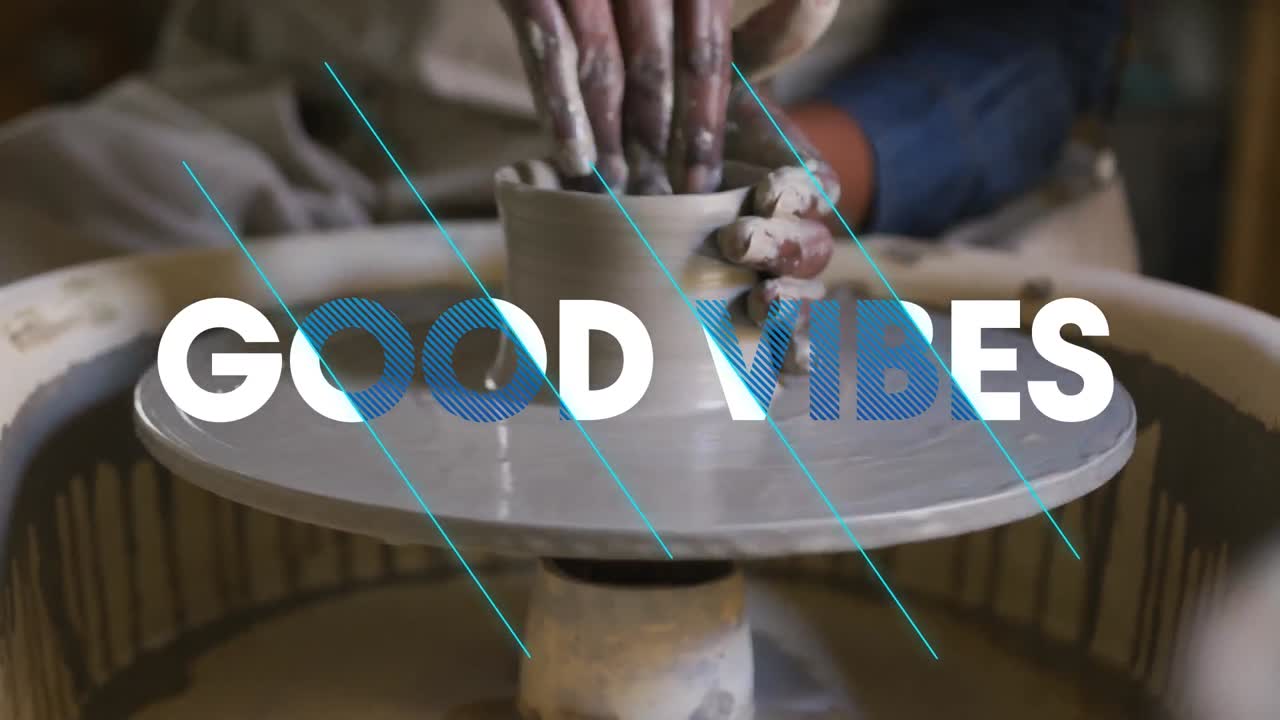 좋은 진동의 애니메이션 아프리카계 미국인 여성이 도자기를 형성하는 텍스트