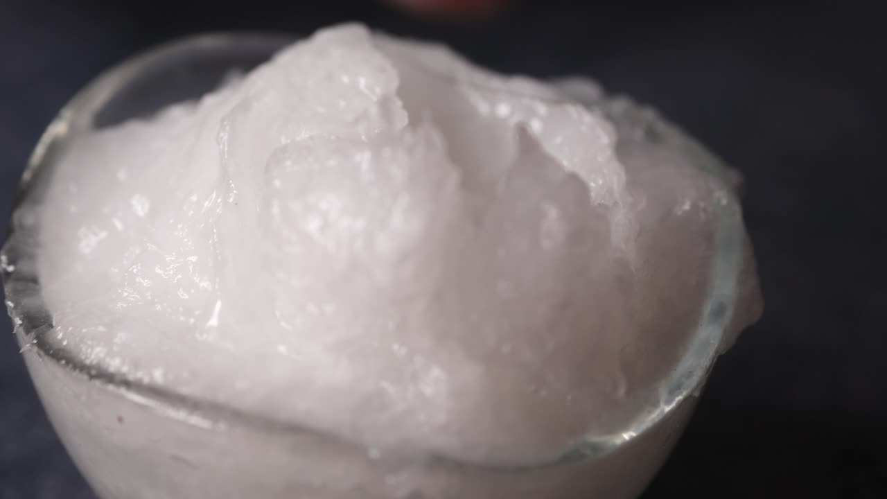 그에 넣은 코코 오일