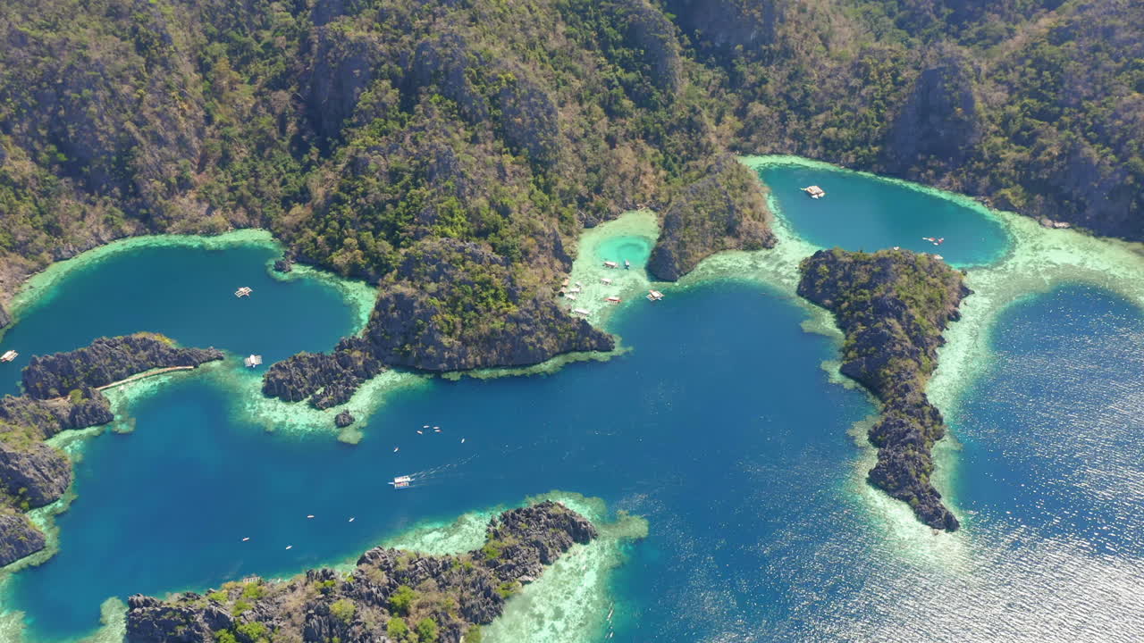 Luftaufnahme der Blauen Lagune in Coron, Palawan, Philippinen