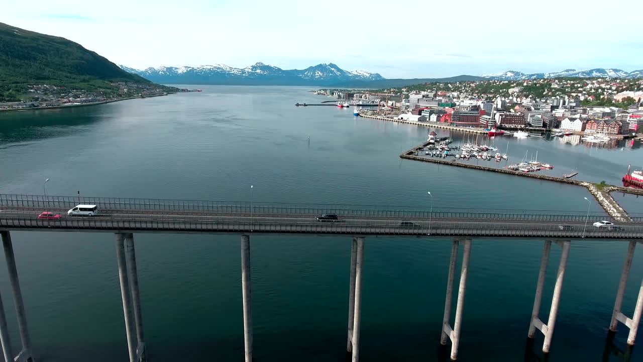 puente de la ciudad de tromsø, noruega imágenes aéreas
