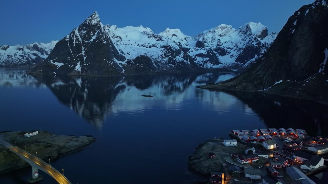 Vista aerea del meraviglioso paesaggio delle isole Lofoten in inverno