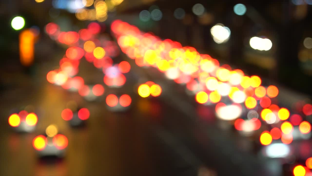 la luz del semáforo está borrosa.