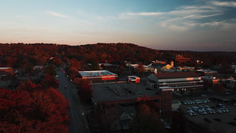 Ciudad-De-Fayetteville-Al-Atardecer-En-El-Condado-De-Washington,-Noroeste-De-Arkansas.